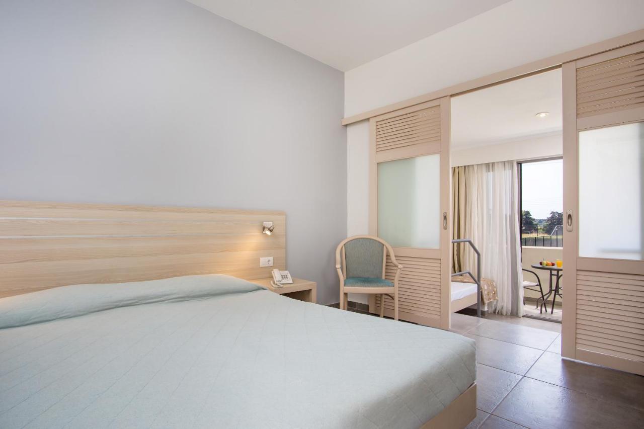 Hotel Niriides Beach โคลิมเบีย ภายนอก รูปภาพ