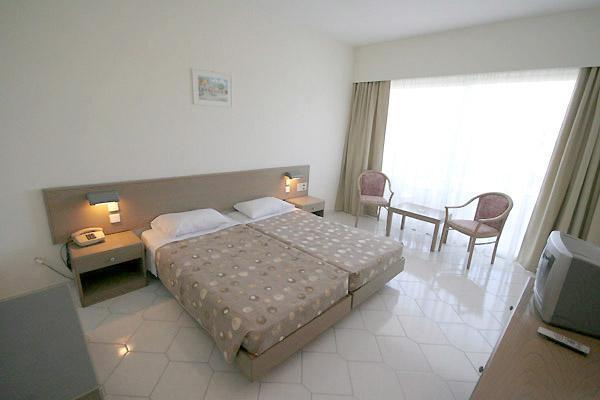 Hotel Niriides Beach โคลิมเบีย ภายนอก รูปภาพ