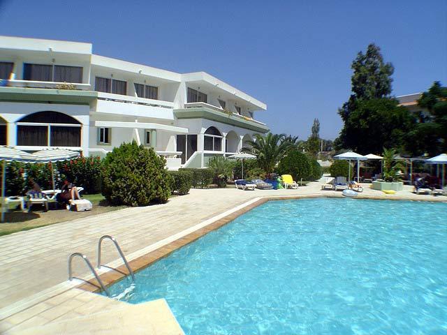 Hotel Niriides Beach โคลิมเบีย ภายนอก รูปภาพ