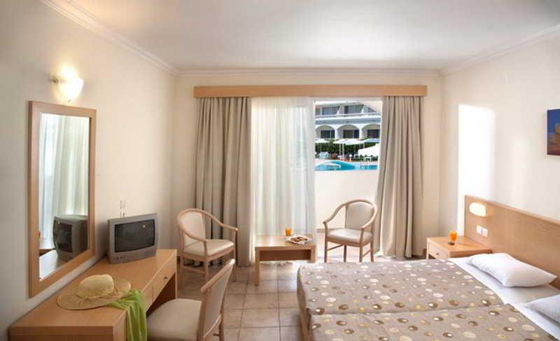 Hotel Niriides Beach โคลิมเบีย ภายนอก รูปภาพ