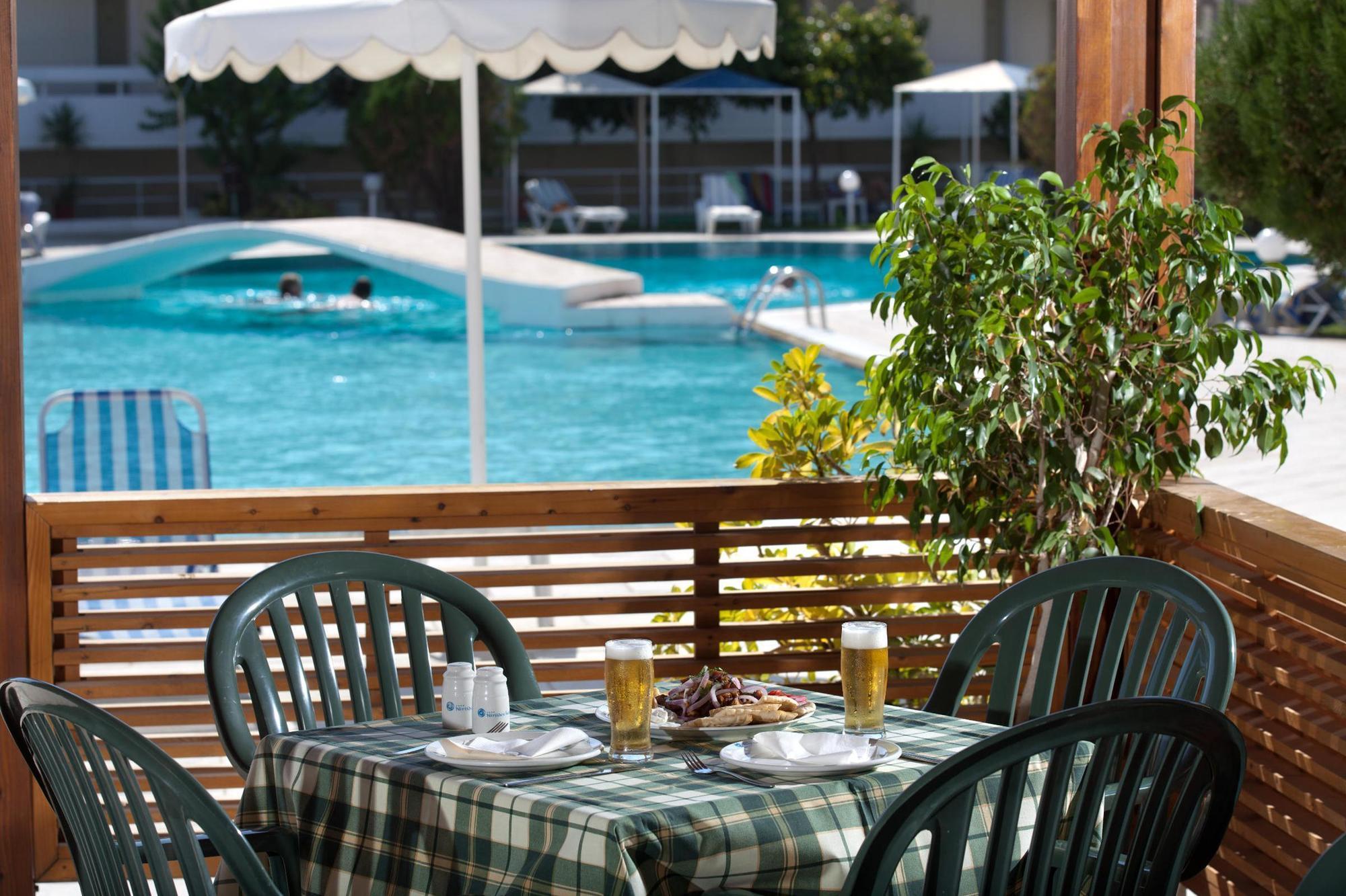 Hotel Niriides Beach โคลิมเบีย ภายนอก รูปภาพ