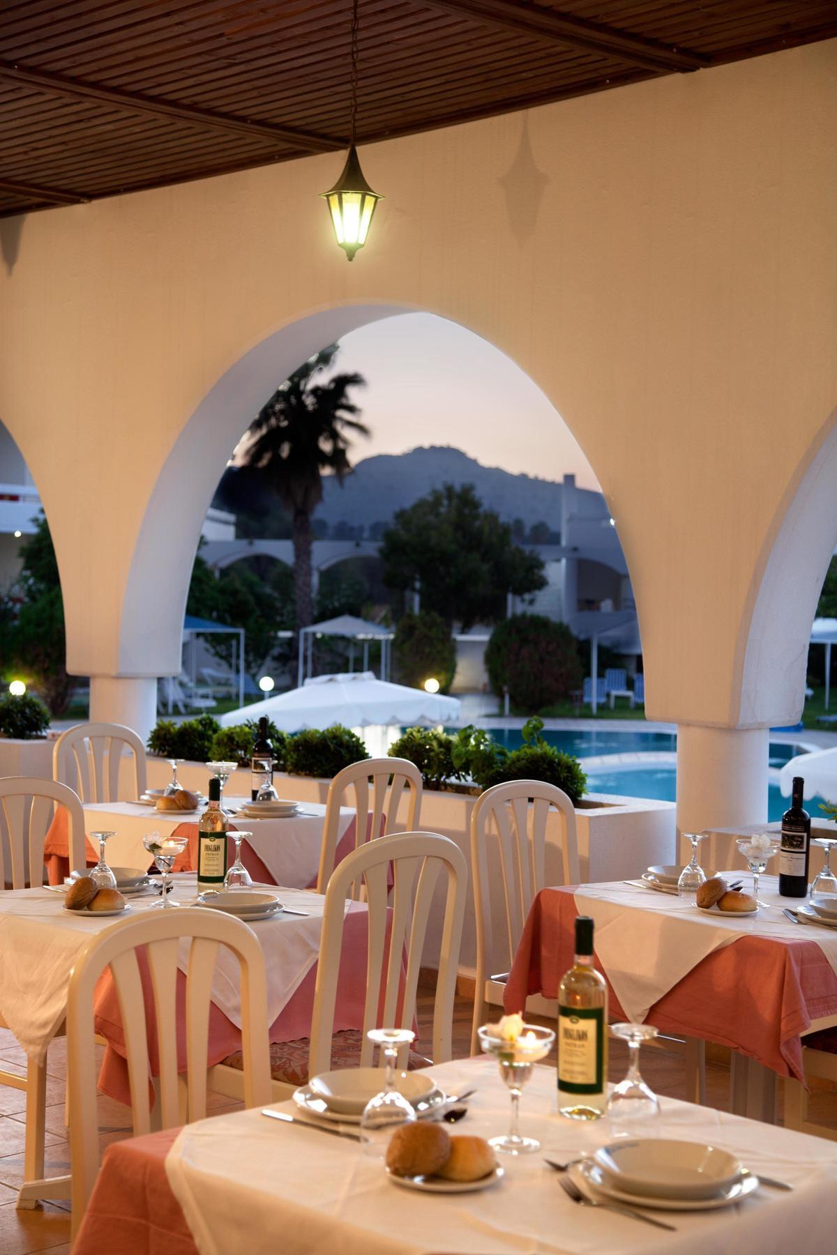 Hotel Niriides Beach โคลิมเบีย ภายนอก รูปภาพ
