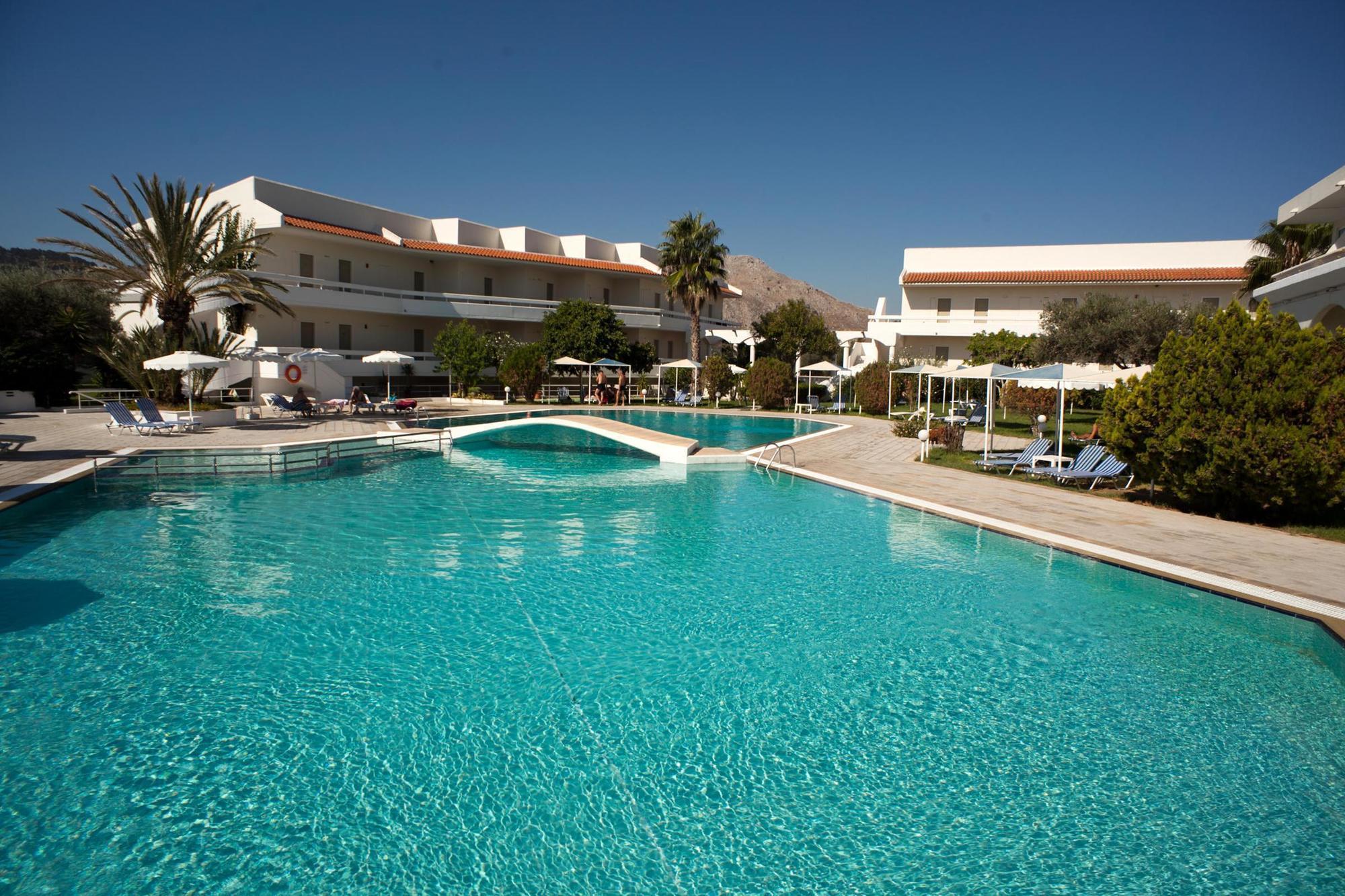 Hotel Niriides Beach โคลิมเบีย ภายนอก รูปภาพ