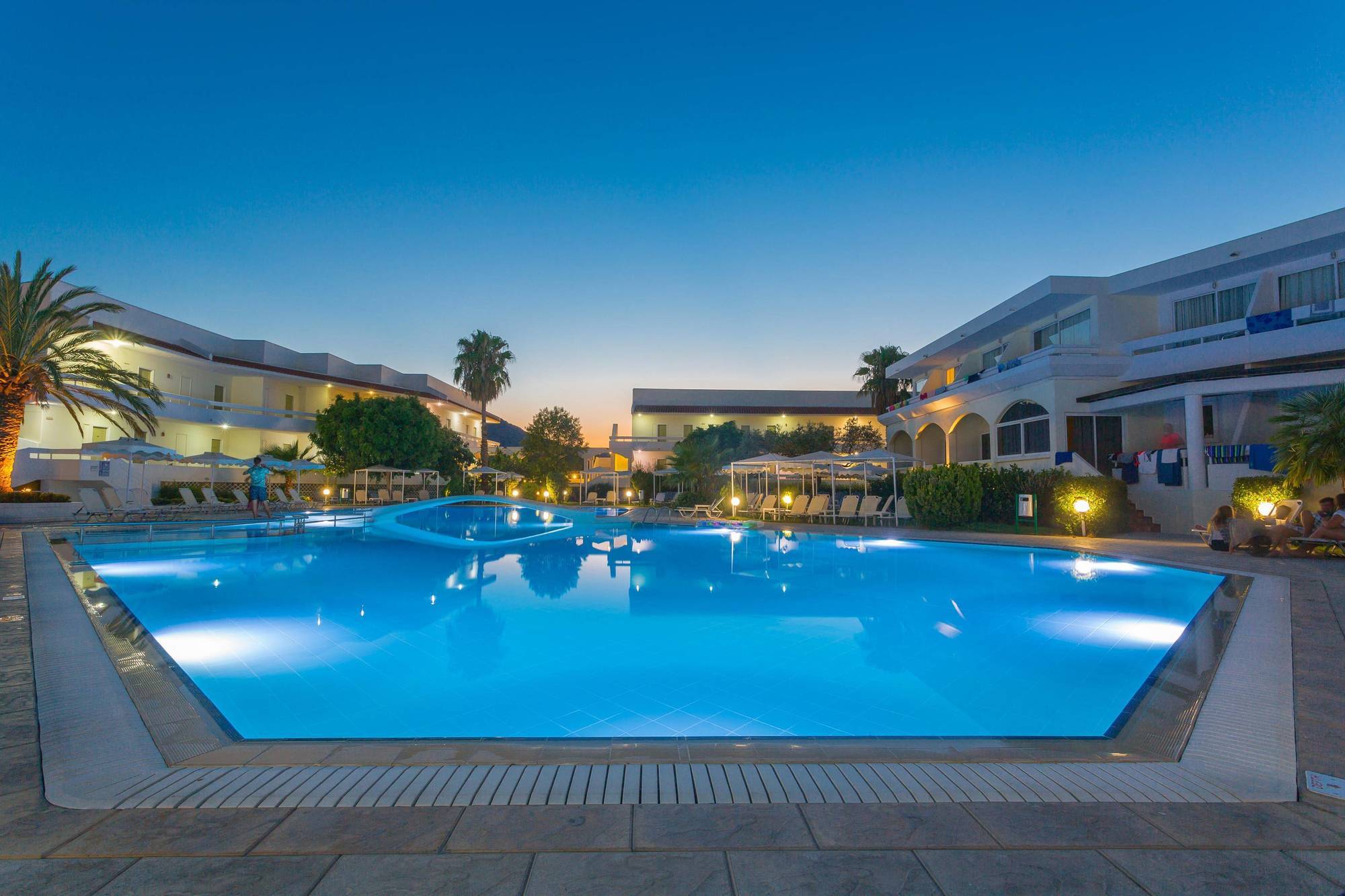Hotel Niriides Beach โคลิมเบีย ภายนอก รูปภาพ