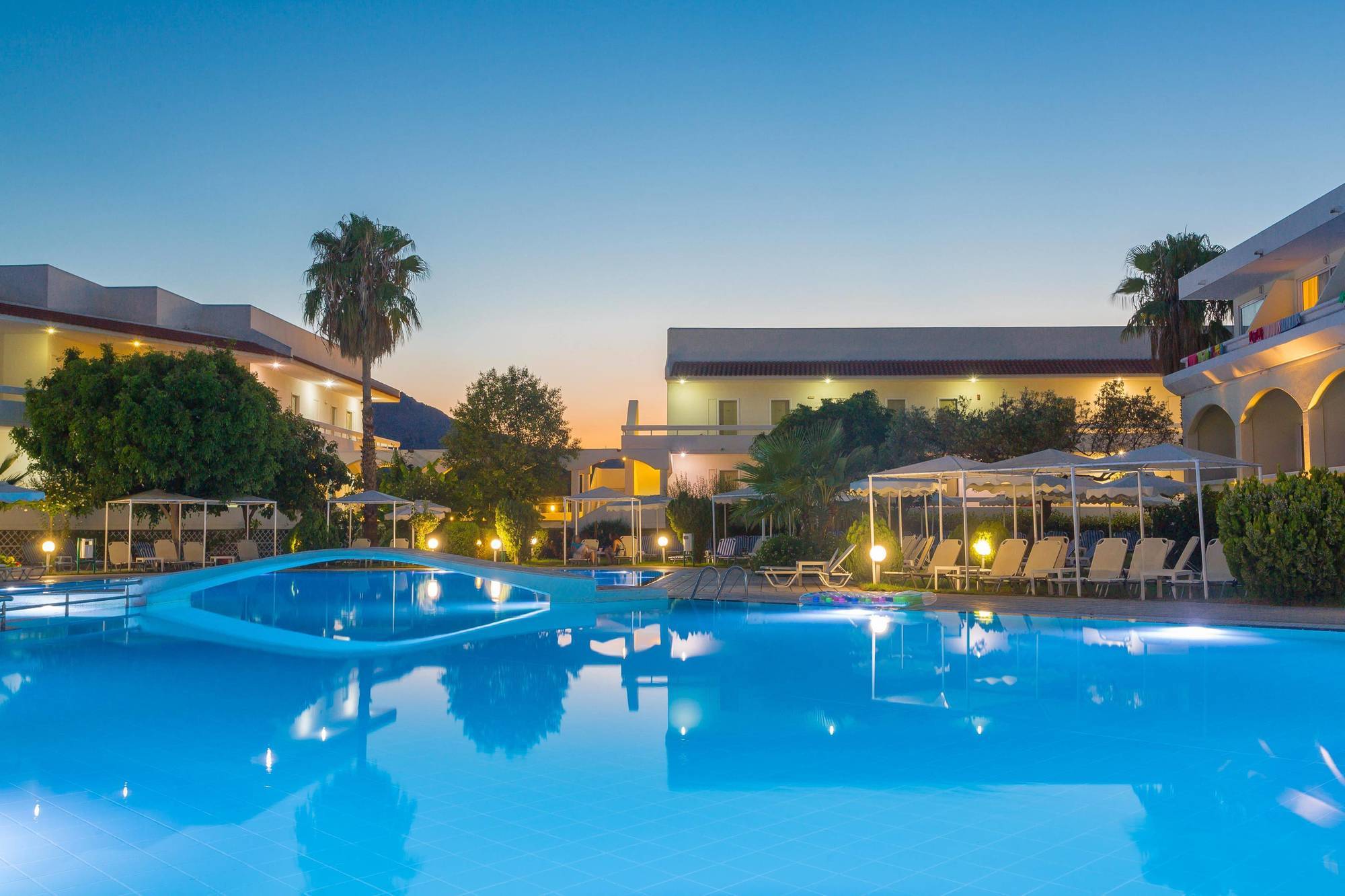 Hotel Niriides Beach โคลิมเบีย ภายนอก รูปภาพ