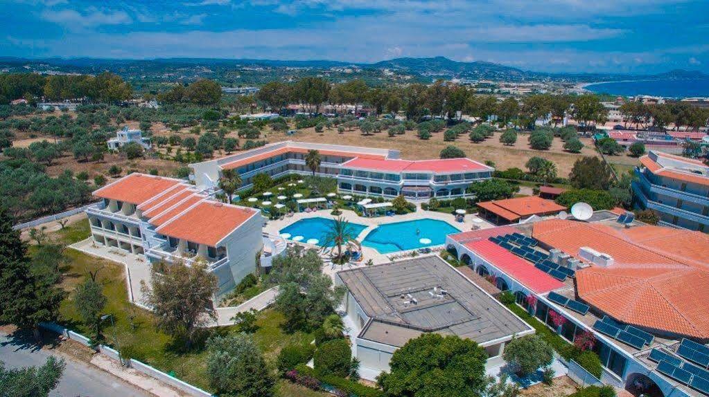 Hotel Niriides Beach โคลิมเบีย ภายนอก รูปภาพ